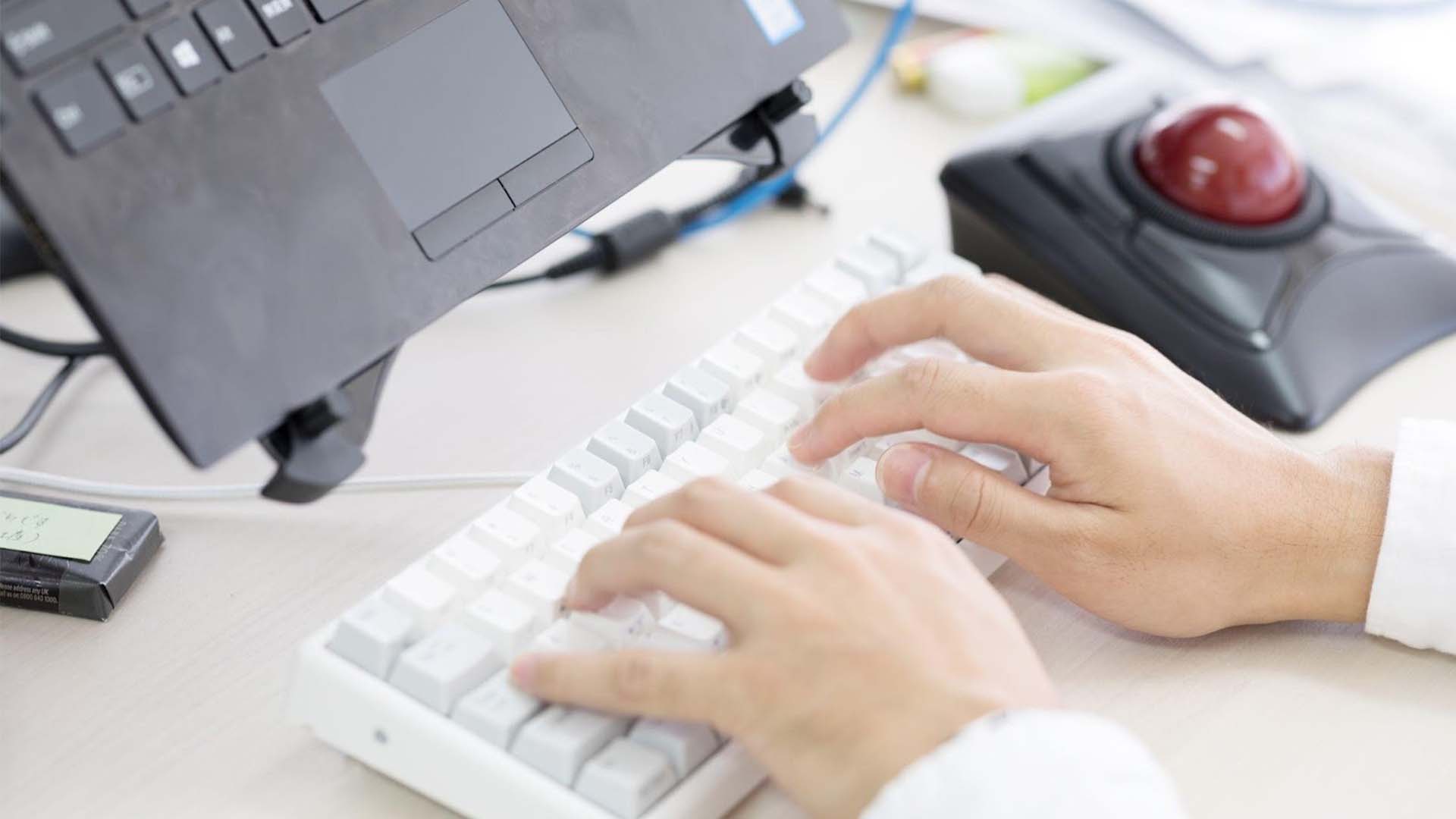 SOC（Security Operation Center）とは何か ─ 企業の情報資産を守る24時間体制セキュリティ監視の仕組み・導入効果まで徹底解説─